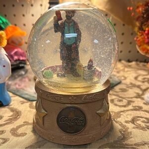 RARE Collectable 1993 Emmett Kelly Coca-Cola Pause for a Coke Musical Snow Globe